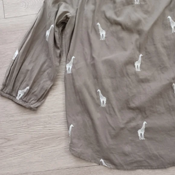Loft Gray & White Peasant Top Size S Embroidered Giraffe Pattern 100% Cotton - Picture 9 of 13